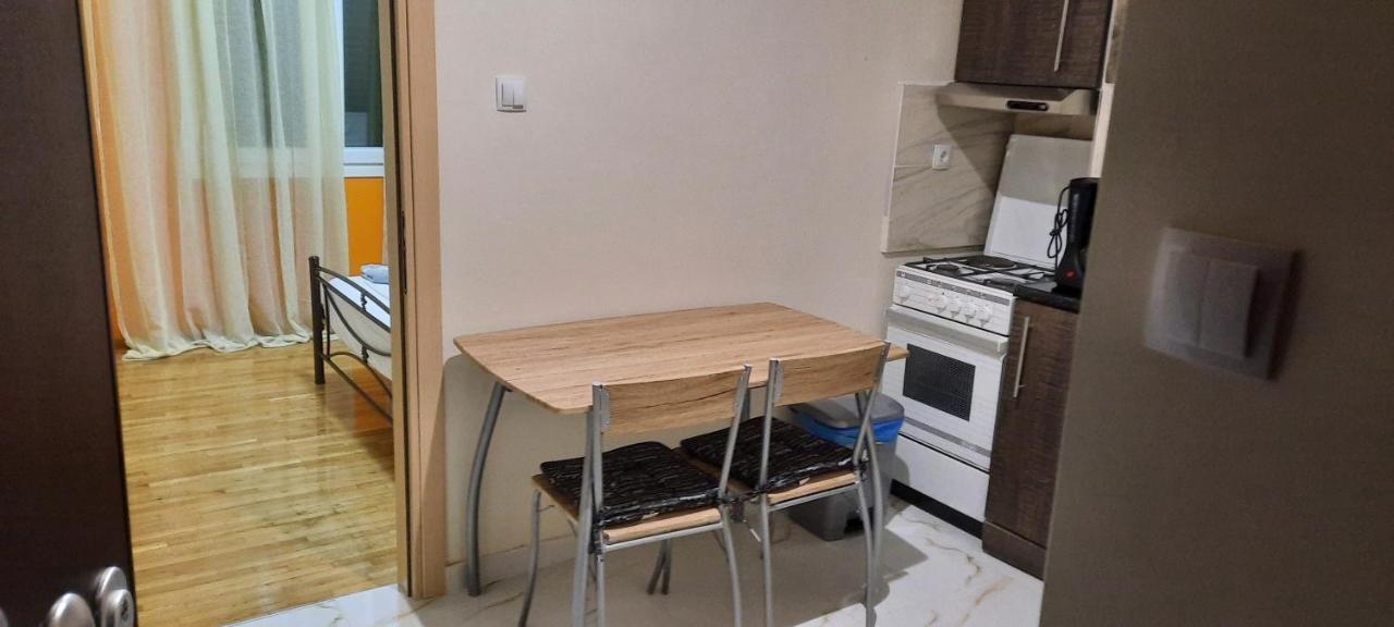 Livia'S Room To Ampelokipi Metro Airport Line Atenas Exterior foto